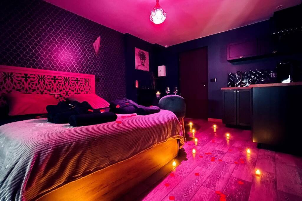 Love Room L' Orientale / Jacuzzi / Sauna Chateau-Landon Zewnętrze zdjęcie