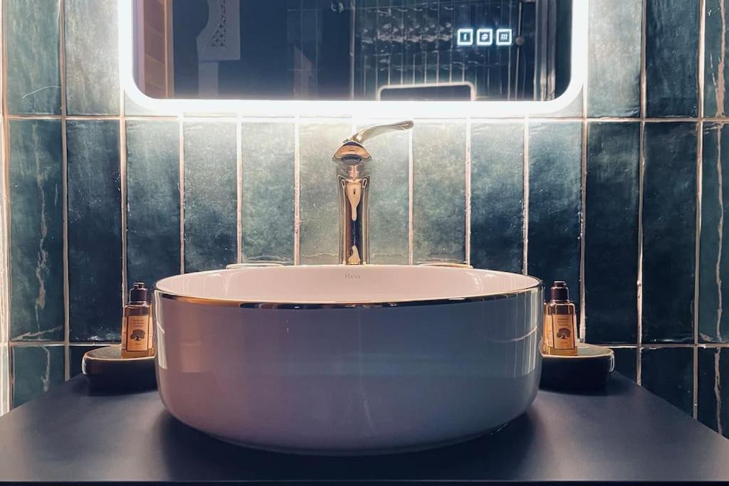 Love Room L' Orientale / Jacuzzi / Sauna Chateau-Landon Zewnętrze zdjęcie